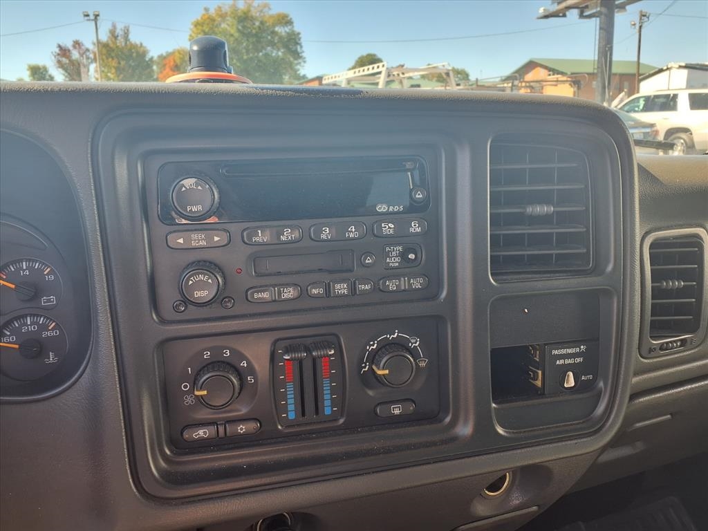 Chevrolet Silverado 1500 Ext Cab 143.5" WB 4WD LS 2003
