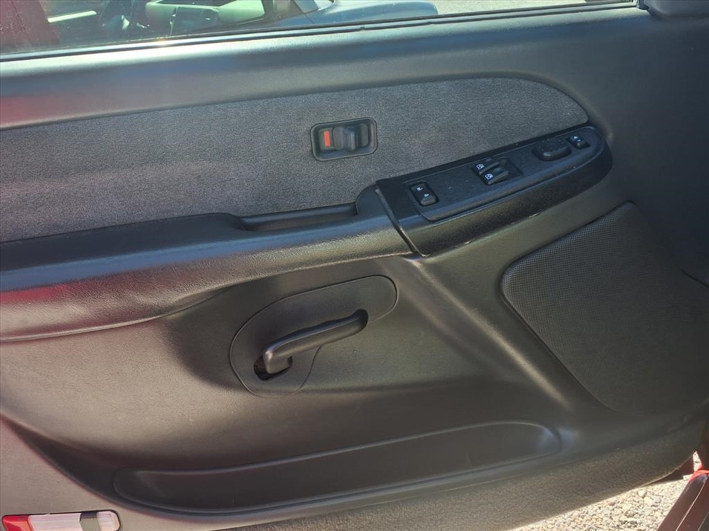 Chevrolet Silverado 1500 Ext Cab 143.5" WB 4WD LS 2003