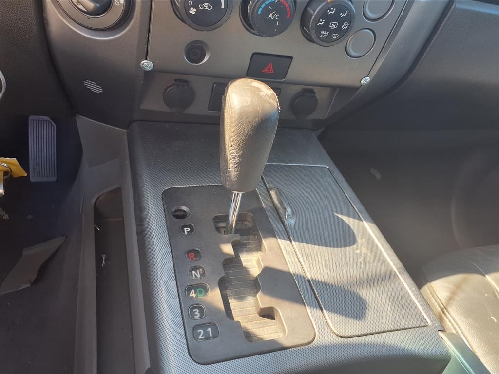 Nissan Titan LE Crew Cab 4WD 2005