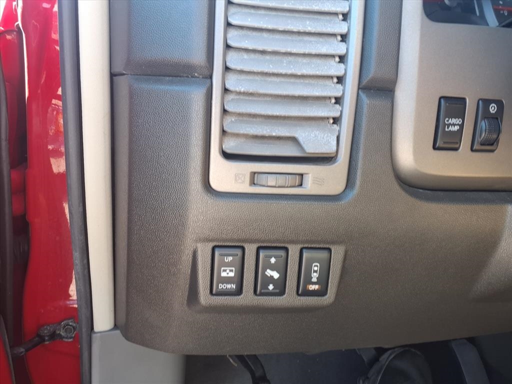 Nissan Titan LE Crew Cab 4WD 2005