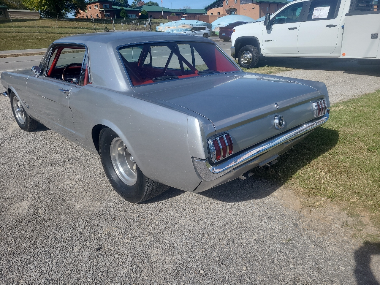 Ford Mustang 2-Door Sedan 1965 Ford Mustang 2-Door Sedan 1965