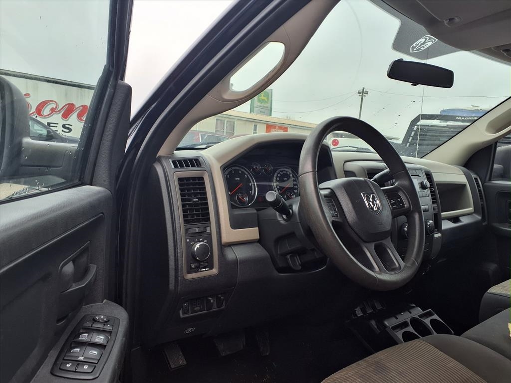 RAM 1500 4WD Quad Cab 140.5" Tradesman 2012