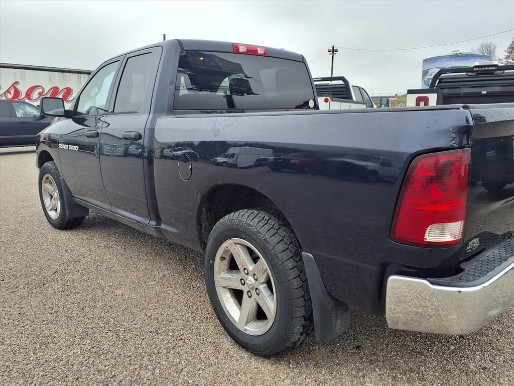 RAM 1500 4WD Quad Cab 140.5" Tradesman 2012
