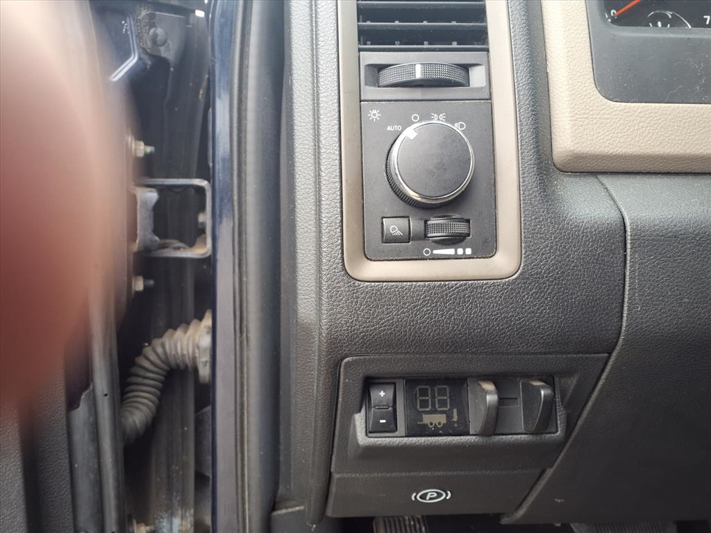 RAM 1500 4WD Quad Cab 140.5" Tradesman 2012