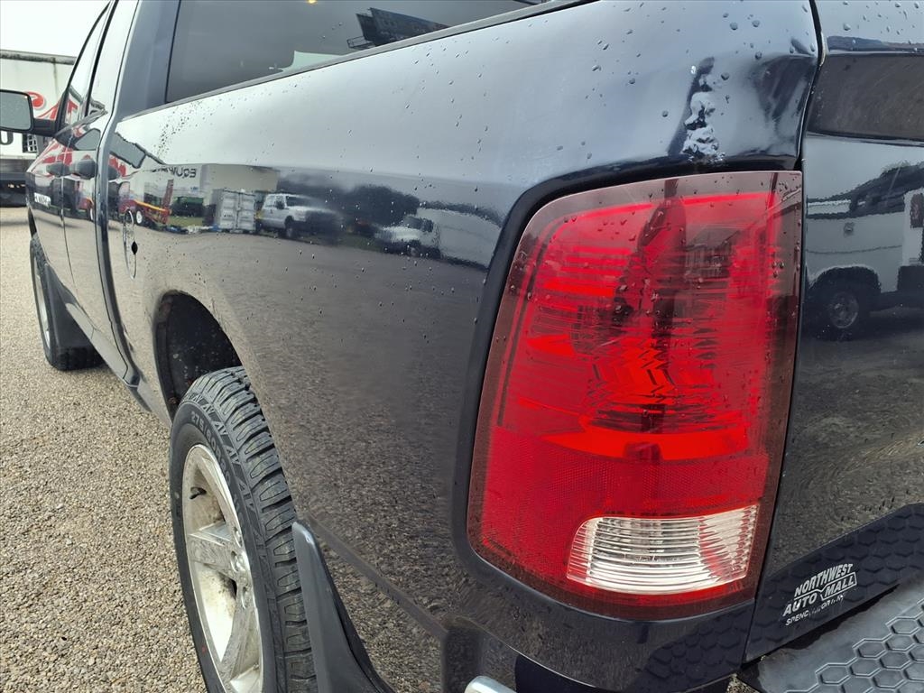 RAM 1500 4WD Quad Cab 140.5" Tradesman 2012