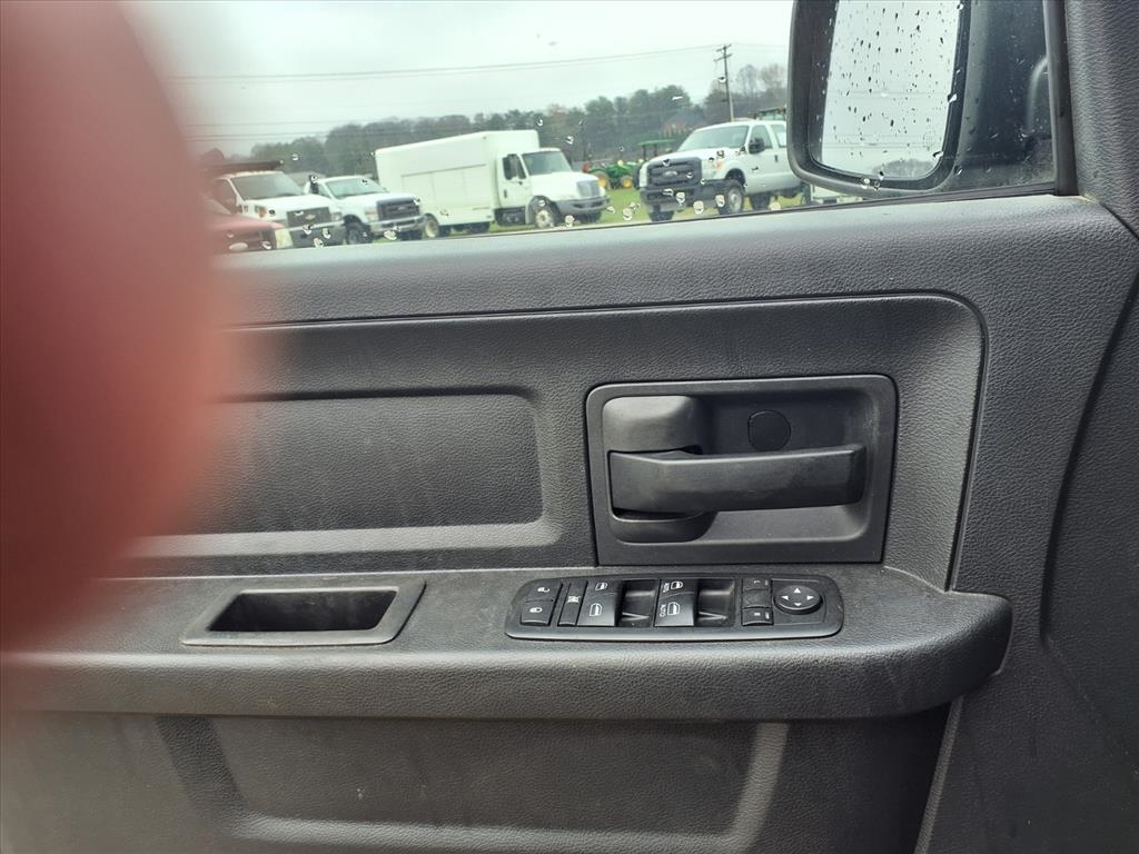 RAM 1500 4WD Quad Cab 140.5" Tradesman 2012