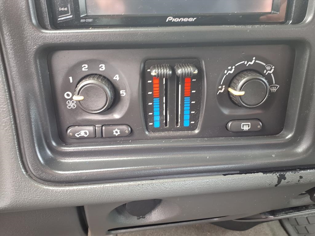 Chevrolet Silverado 2500HD Crew Cab 153" WB 4WD LS 2005