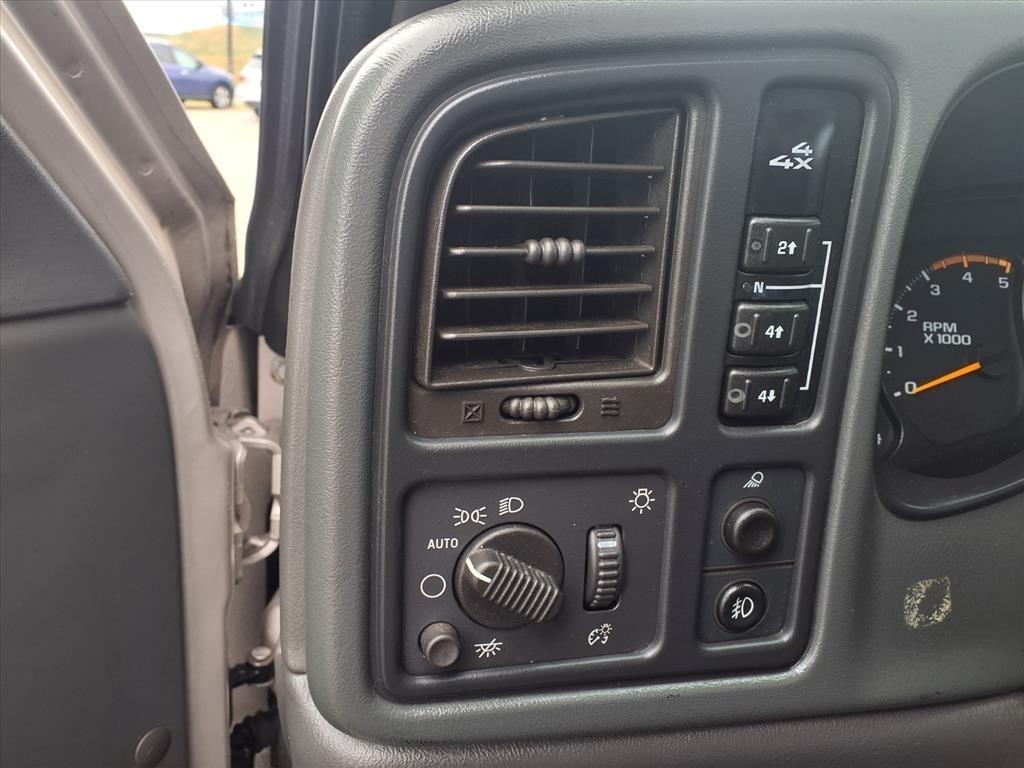 Chevrolet Silverado 2500HD Crew Cab 153" WB 4WD LS 2005