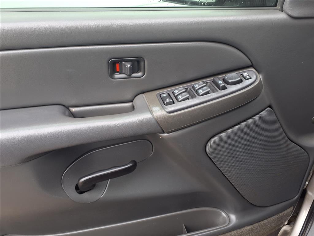 Chevrolet Silverado 2500HD Crew Cab 153" WB 4WD LS 2005