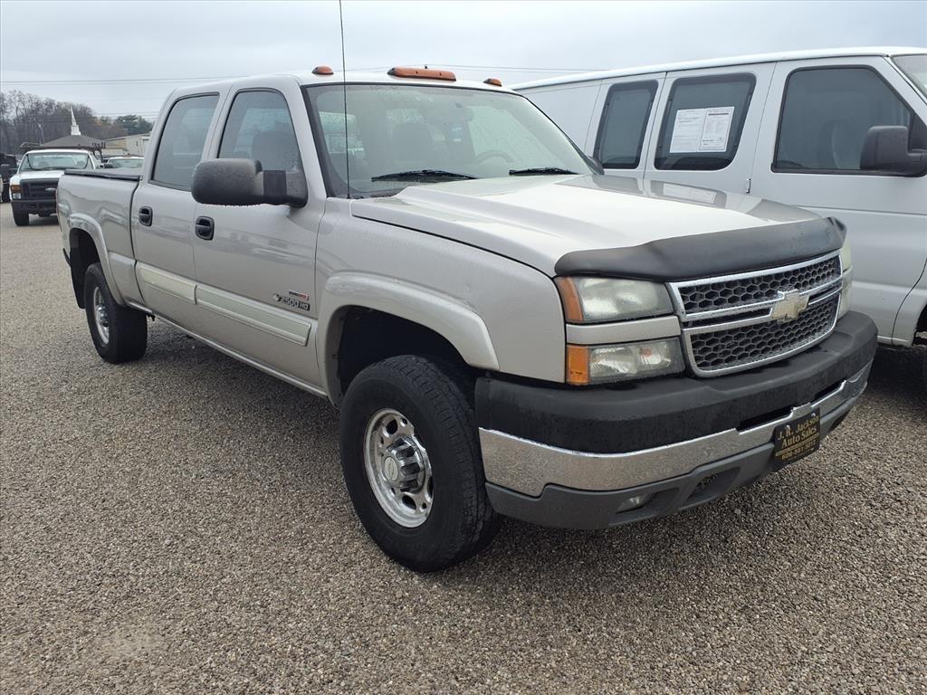 Chevrolet Silverado 2500HD Crew Cab 153" WB 4WD LS 2005
