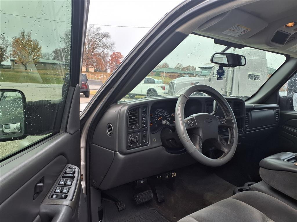 Chevrolet Silverado 2500HD Crew Cab 153" WB 4WD LS 2005