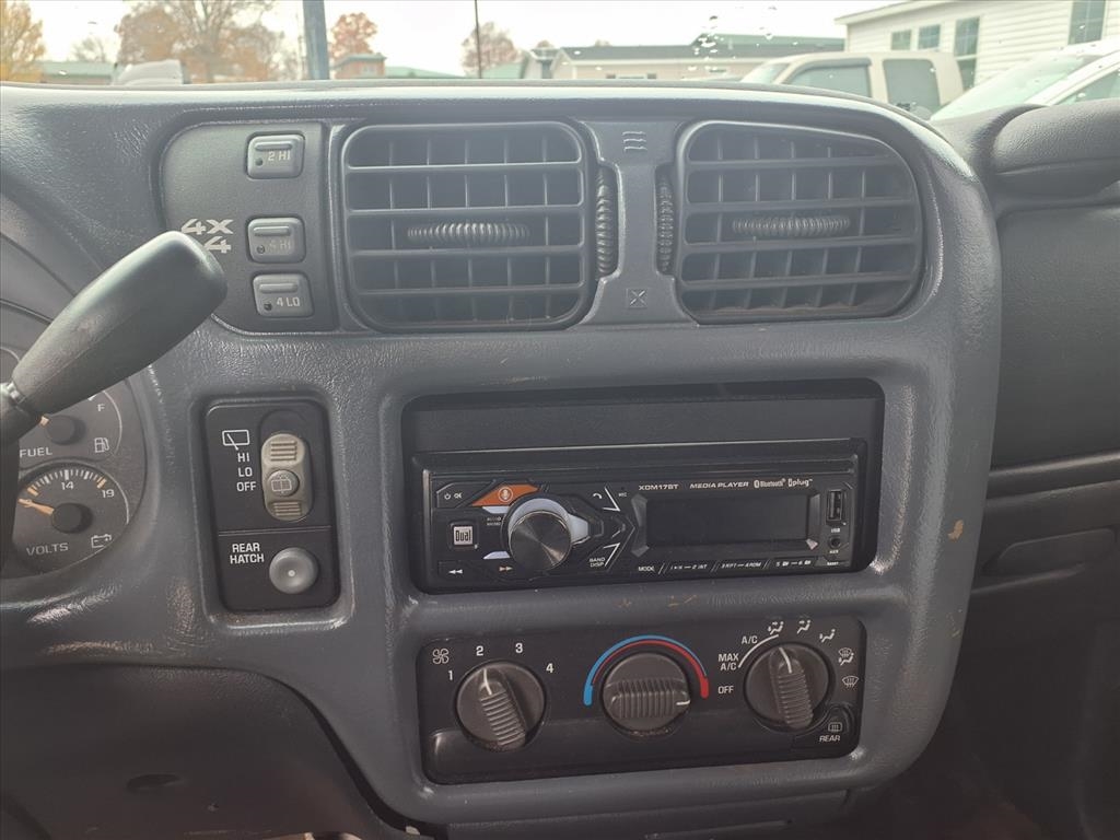 Chevrolet Blazer 4dr 4WD LS 2002