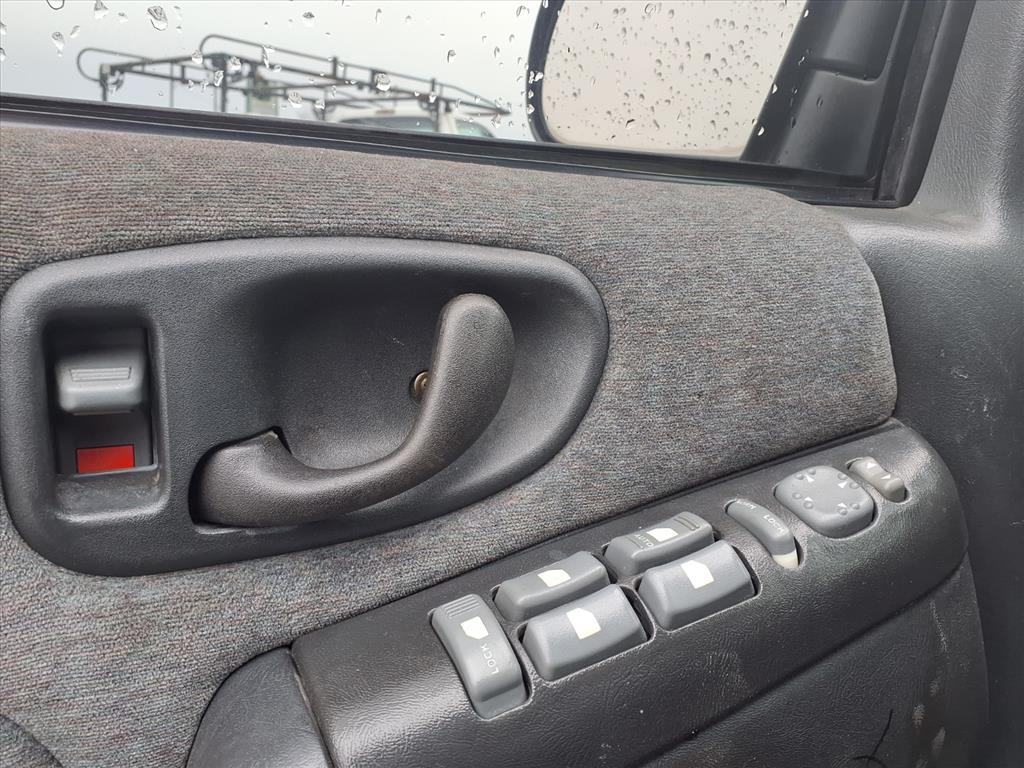 Chevrolet Blazer 4dr 4WD LS 2002