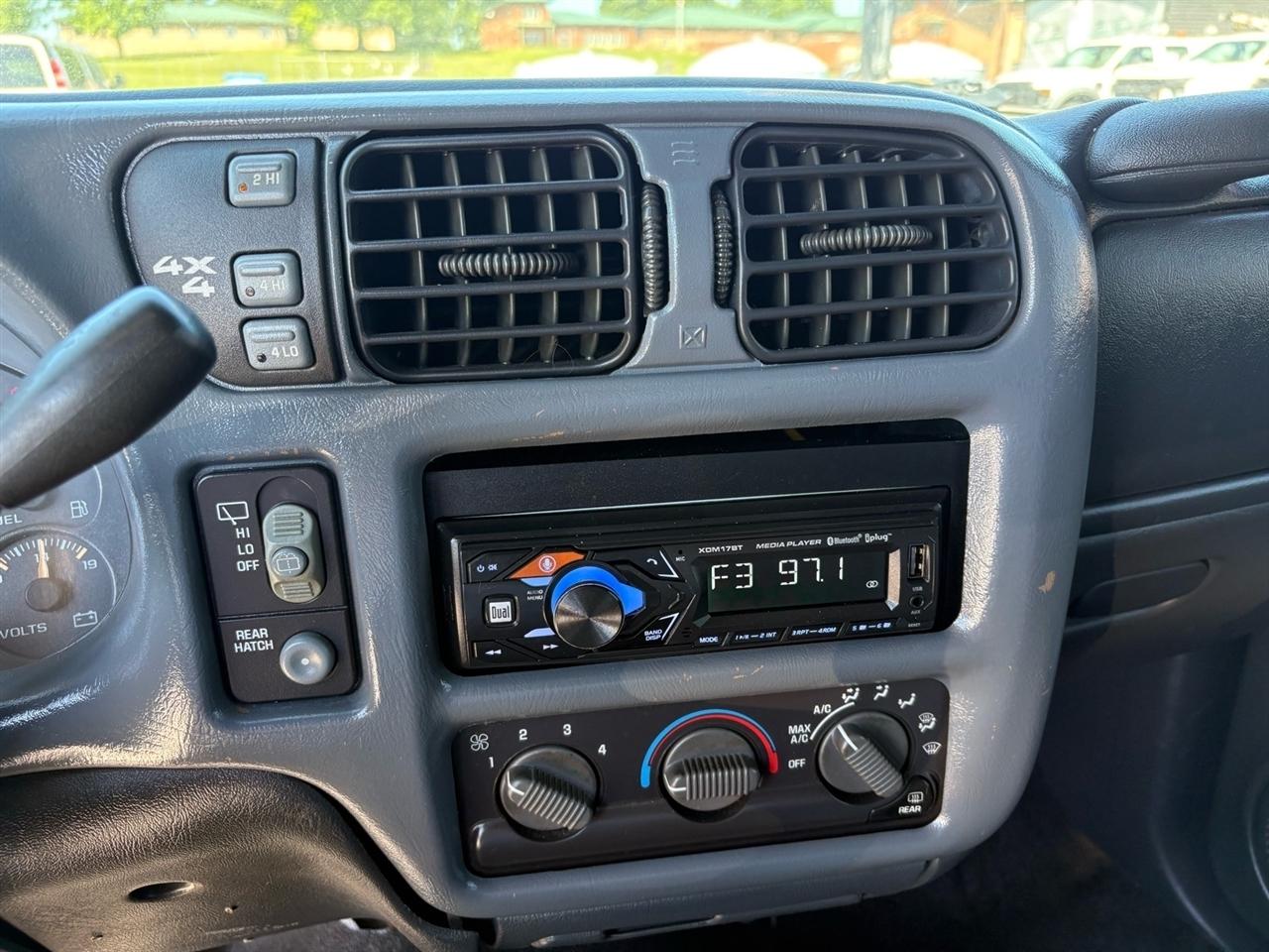 Chevrolet Blazer 4dr 4WD LS 2002
