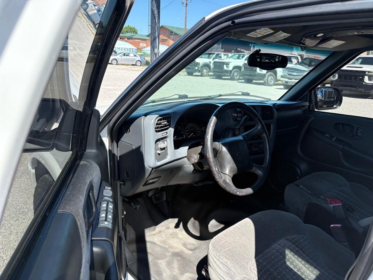Chevrolet Blazer 4dr 4WD LS 2002