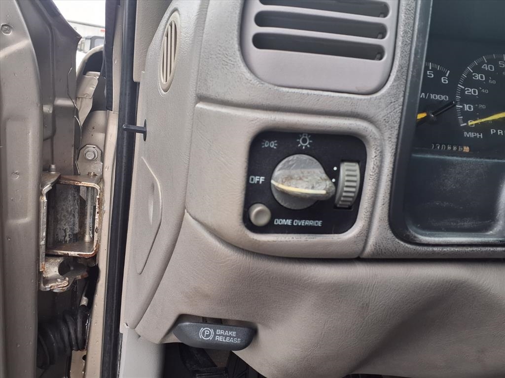 Chevrolet C/K 1500 Ext Cab 141.5" WB 1998