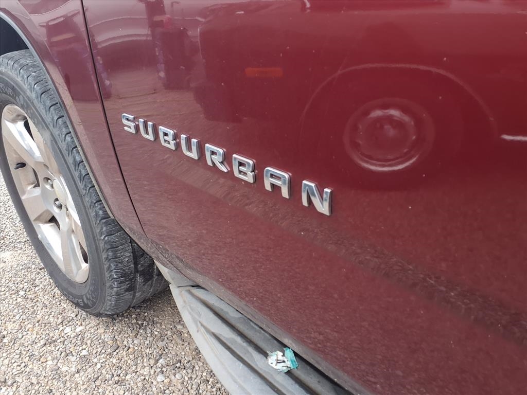 Chevrolet Suburban 4WD 4dr 1500 LT 2016