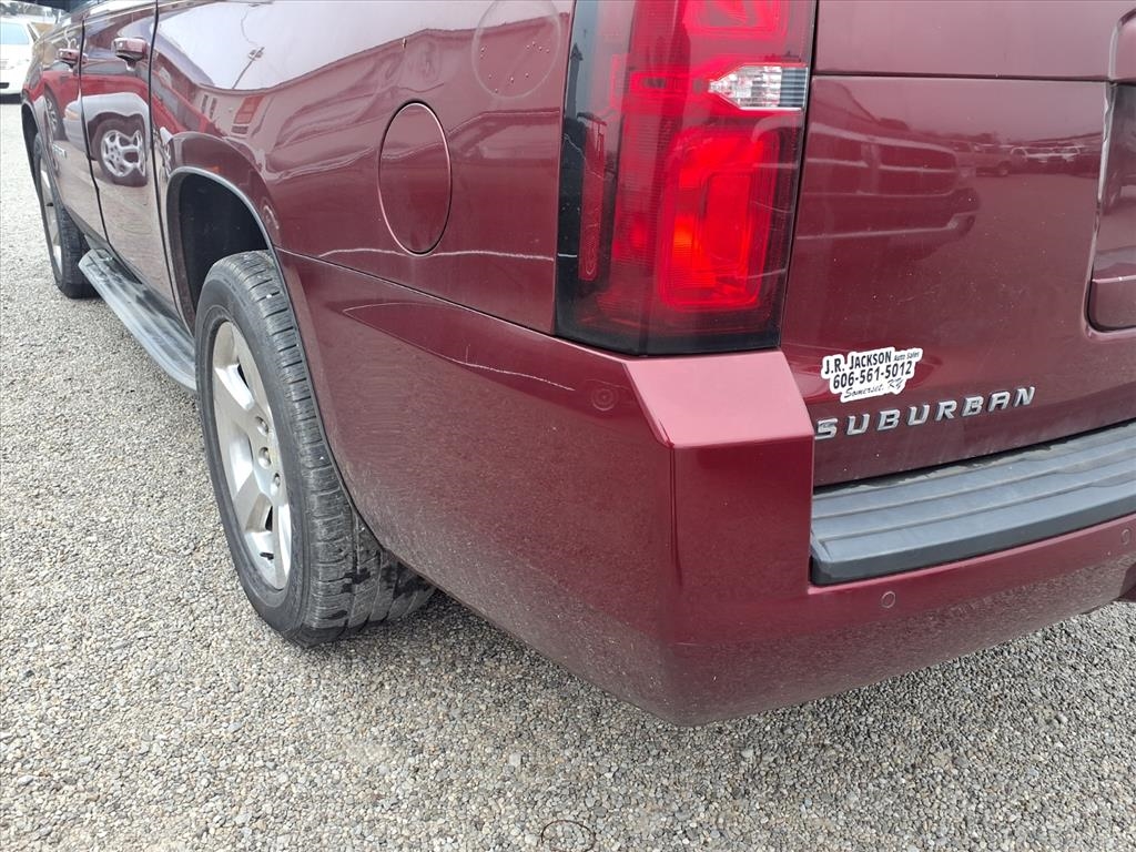 Chevrolet Suburban 4WD 4dr 1500 LT 2016