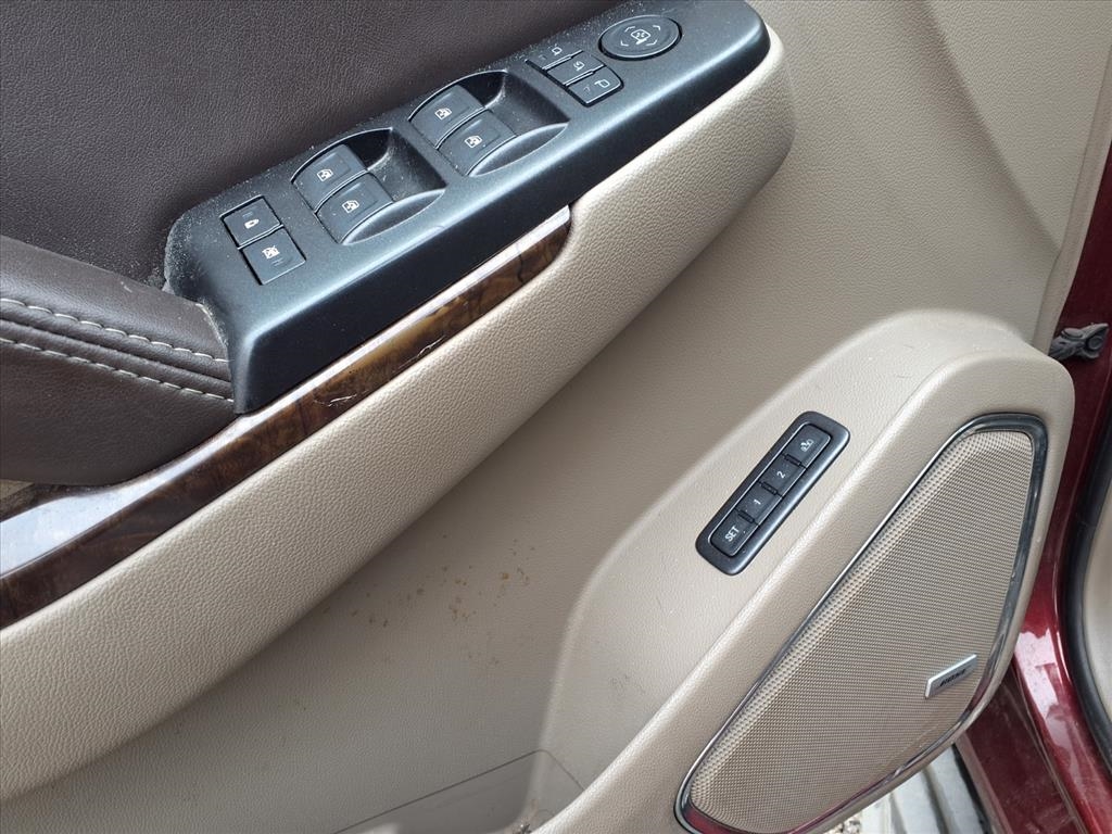 Chevrolet Suburban 4WD 4dr 1500 LT 2016