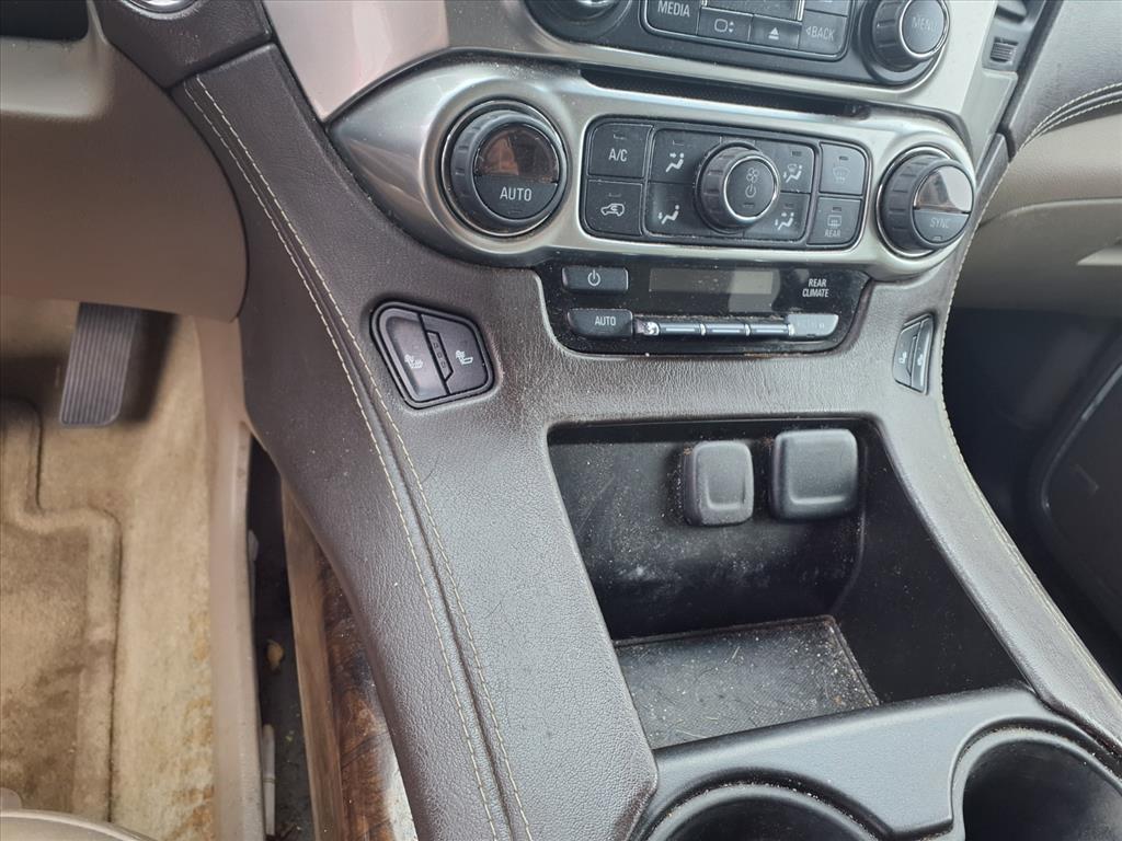 Chevrolet Suburban 4WD 4dr 1500 LT 2016