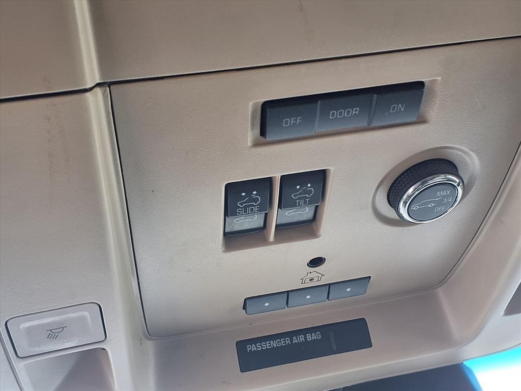 Chevrolet Suburban 4WD 4dr 1500 LT 2016