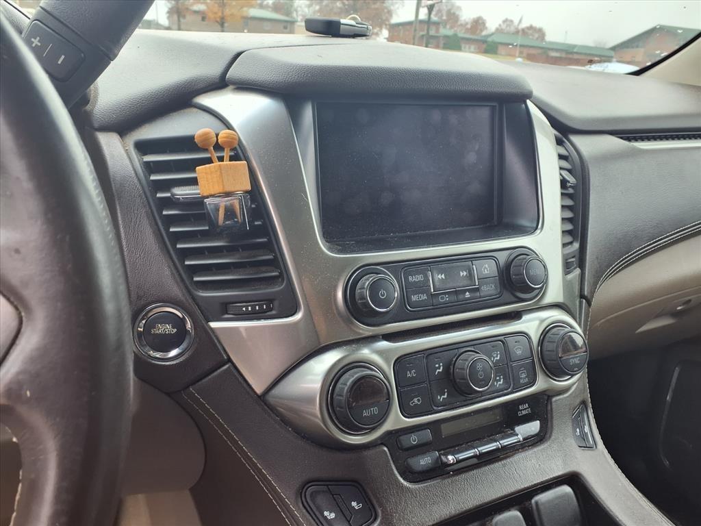 Chevrolet Suburban 4WD 4dr 1500 LT 2016