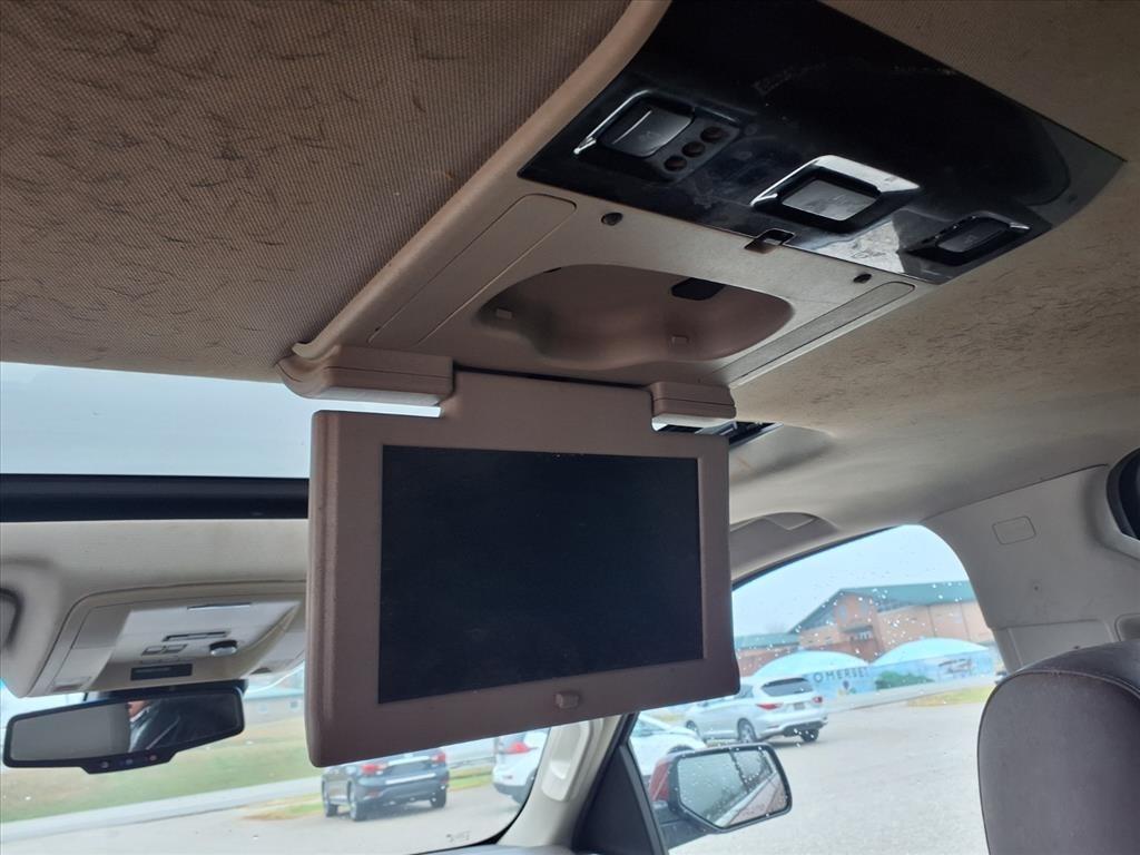 Chevrolet Suburban 4WD 4dr 1500 LT 2016