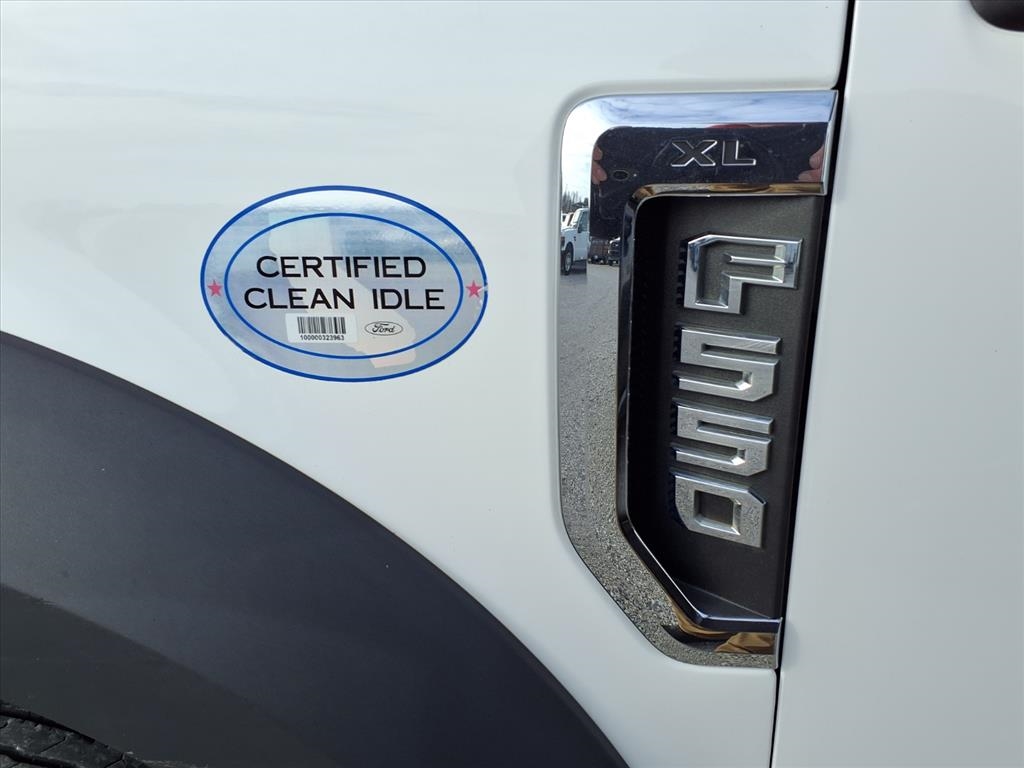 Ford Super Duty F-550 DRW XLT 4WD Reg Cab 145" WB 60" CA 2019