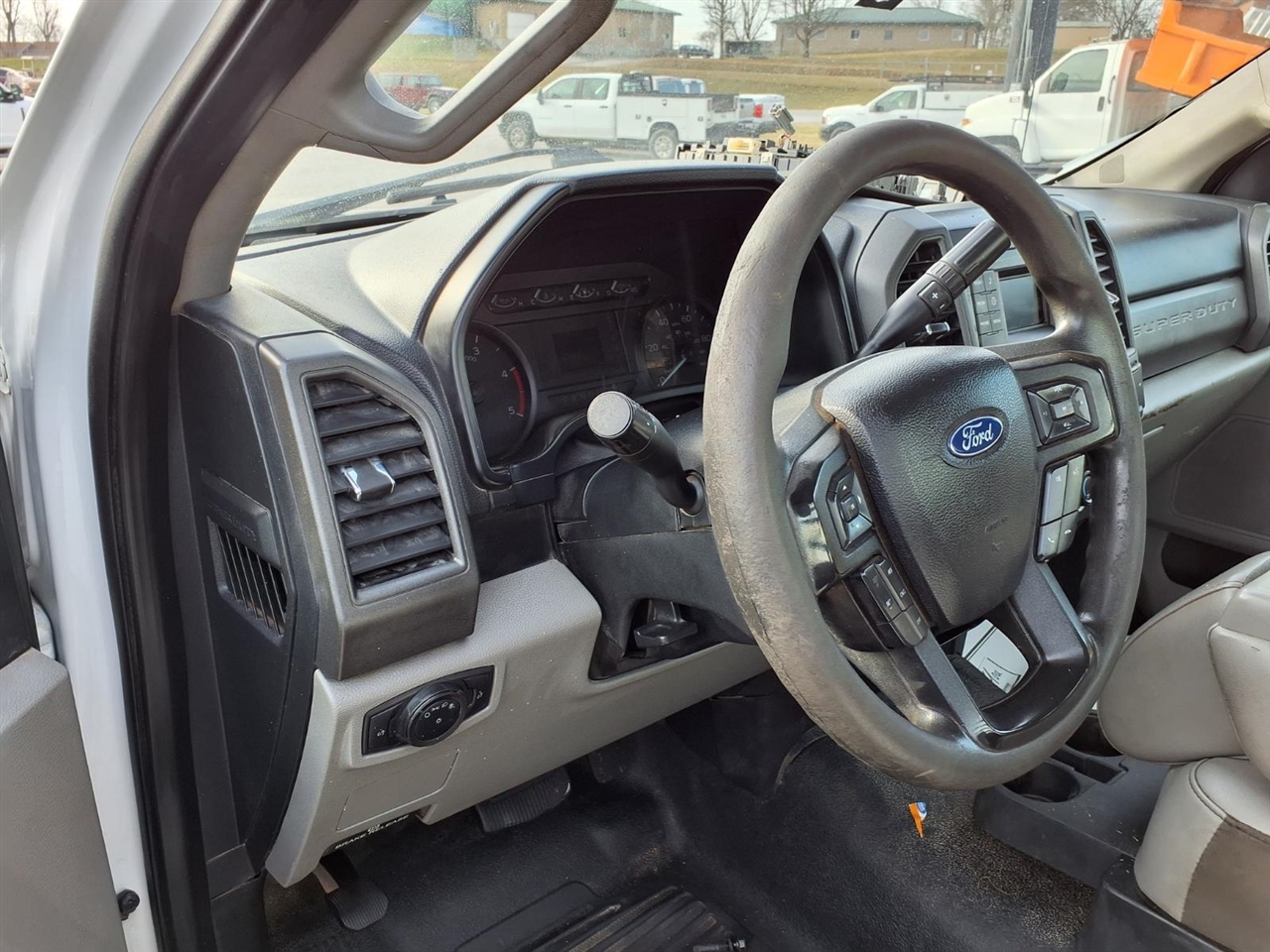 Ford Super Duty F-550 DRW XLT 4WD Reg Cab 145" WB 60" CA 2019