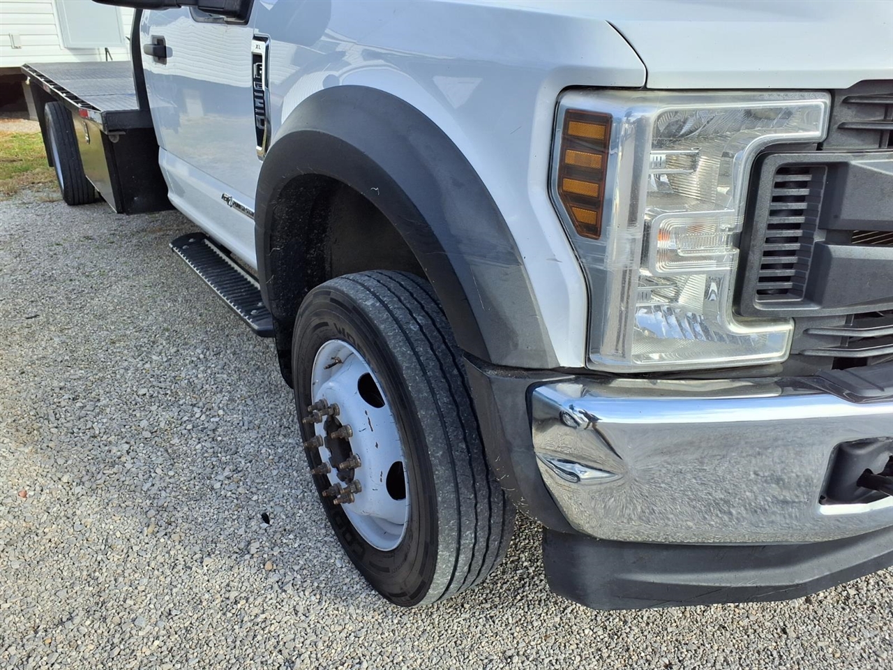 Ford Super Duty F-550 DRW XLT 4WD Reg Cab 145" WB 60" CA 2019