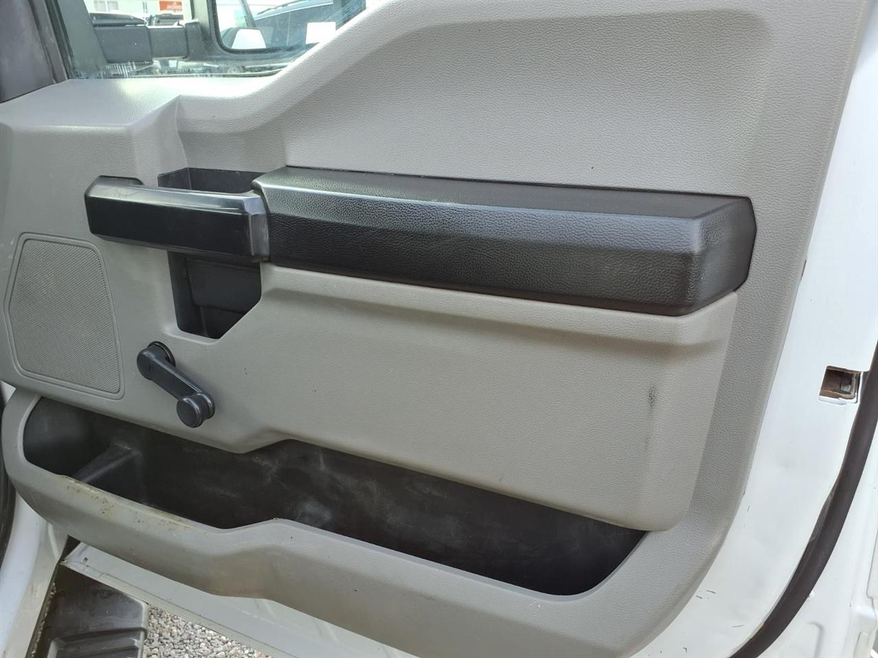 Ford Super Duty F-550 DRW XLT 4WD Reg Cab 145" WB 60" CA 2019