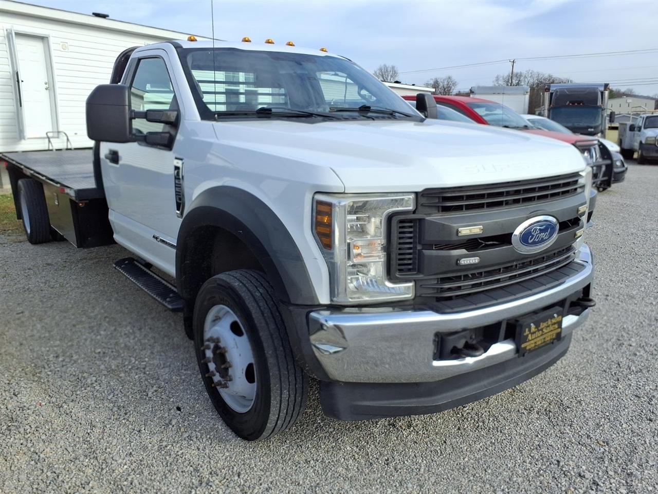 Ford Super Duty F-550 DRW XLT 4WD Reg Cab 145" WB 60" CA 2019