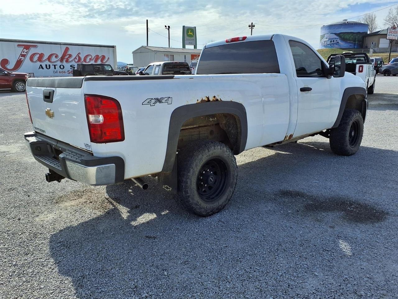 Chevrolet Silverado 3500HD 4WD Reg Cab 133" SRW Work Truck 2010