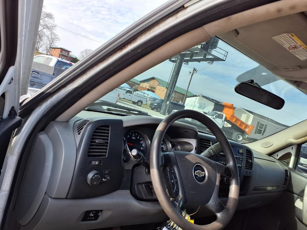 Chevrolet Silverado 3500HD 4WD Reg Cab 133" SRW Work Truck 2010