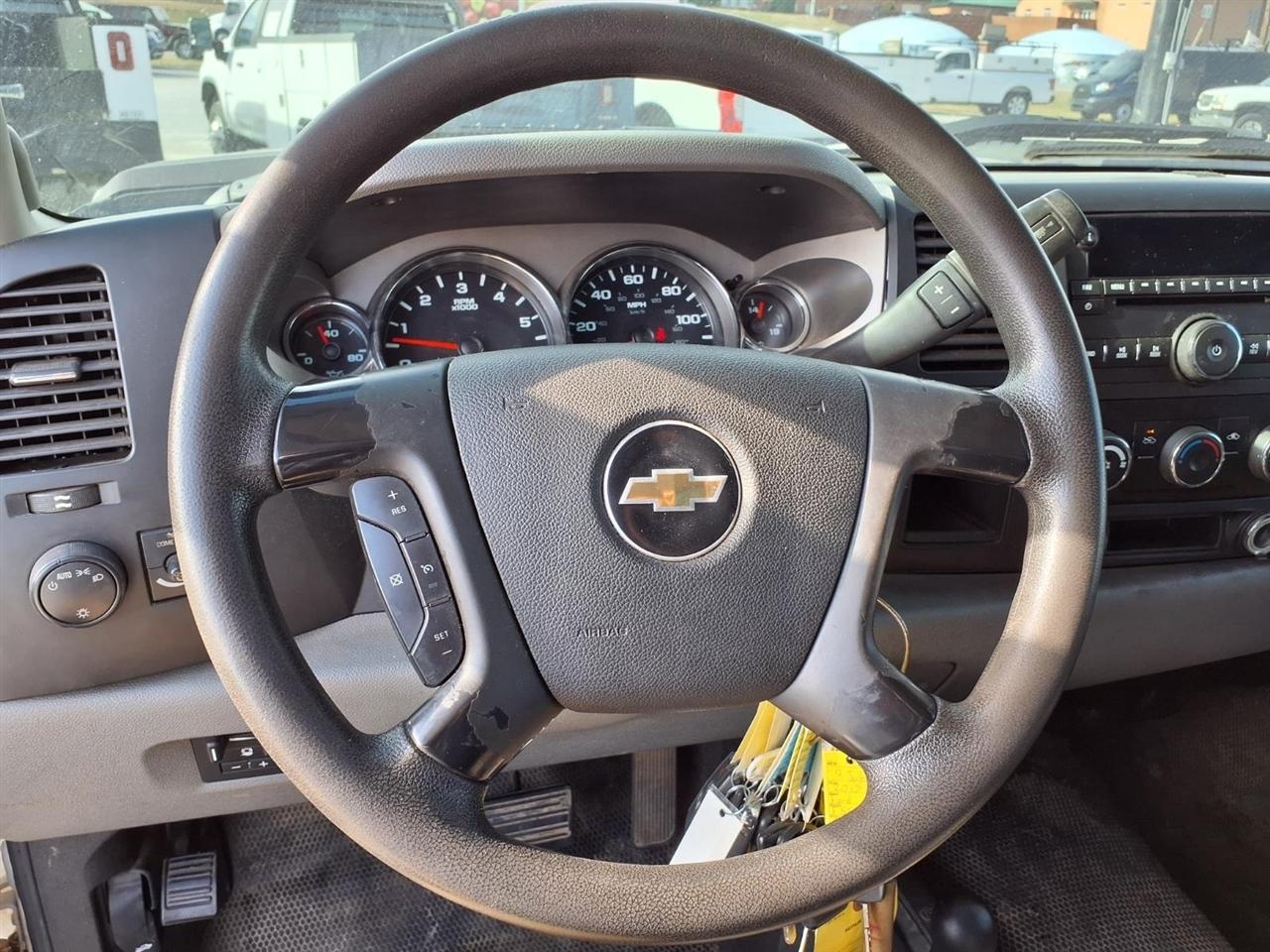 Chevrolet Silverado 3500HD 4WD Reg Cab 133" SRW Work Truck 2010