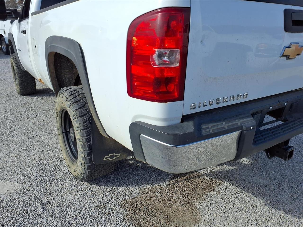 Chevrolet Silverado 3500HD 4WD Reg Cab 133" SRW Work Truck 2010
