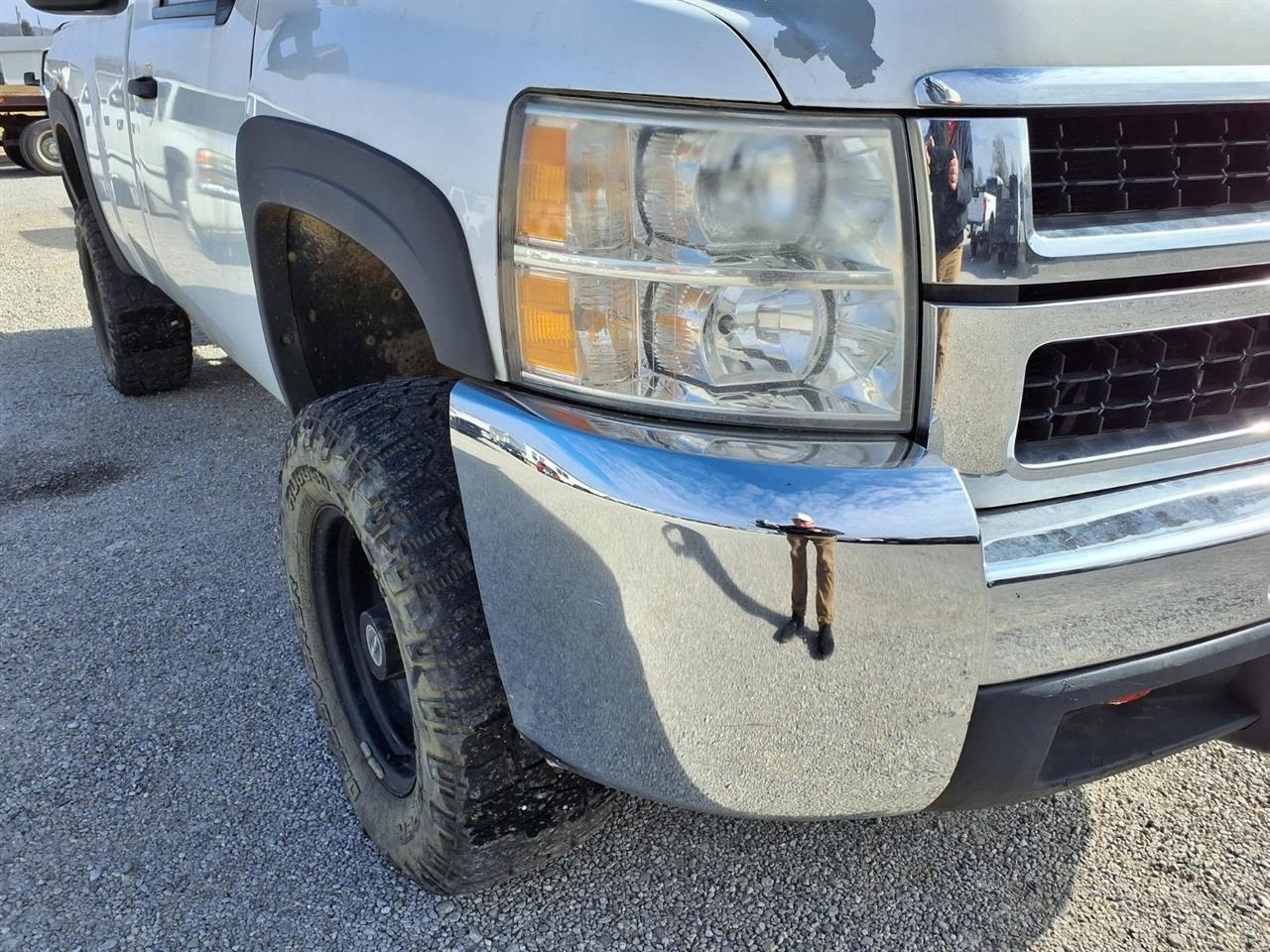 Chevrolet Silverado 3500HD 4WD Reg Cab 133" SRW Work Truck 2010