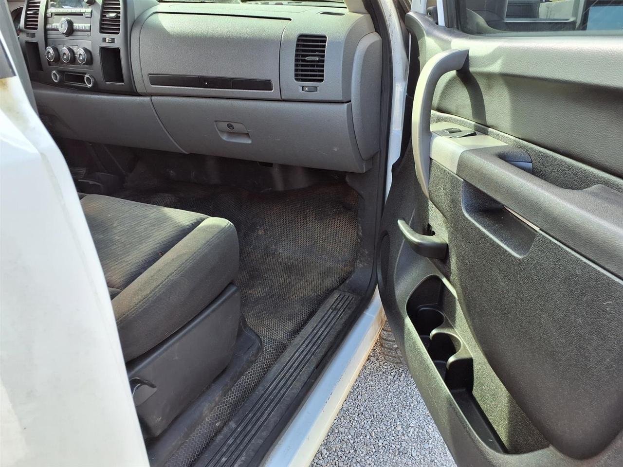 Chevrolet Silverado 3500HD 4WD Reg Cab 133" SRW Work Truck 2010