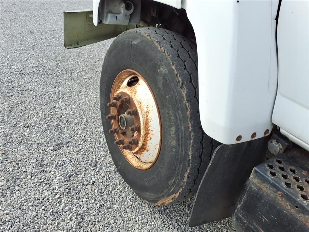 GMC TC7500 Regular Cab 2006