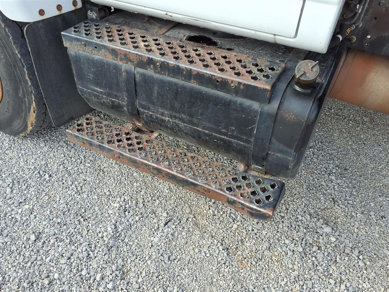 GMC TC7500 Regular Cab 2006