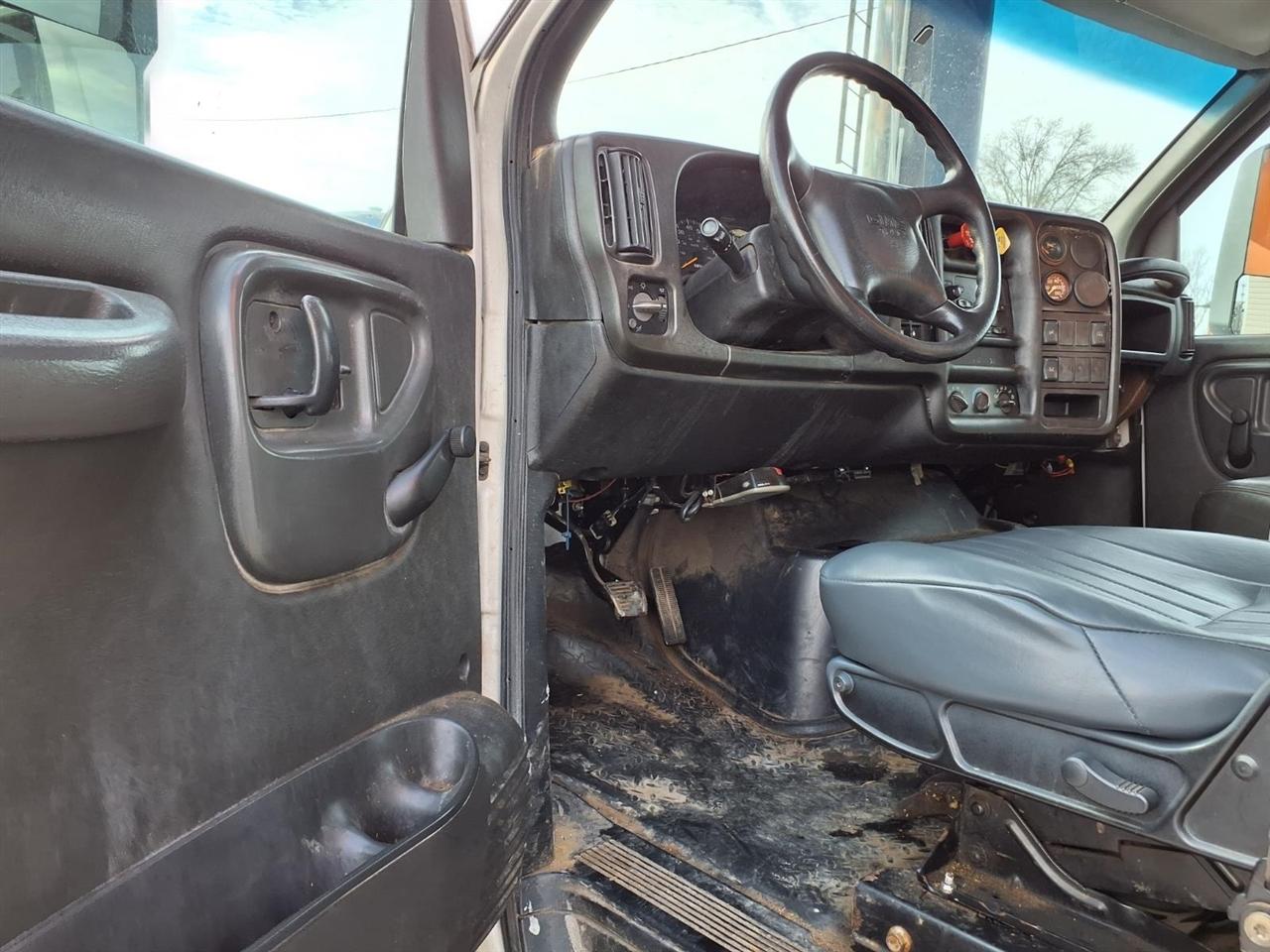 GMC TC7500 Regular Cab 2006