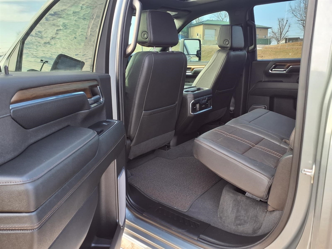 Chevrolet Silverado 2500HD 4WD Crew Cab 159" High Country 2024