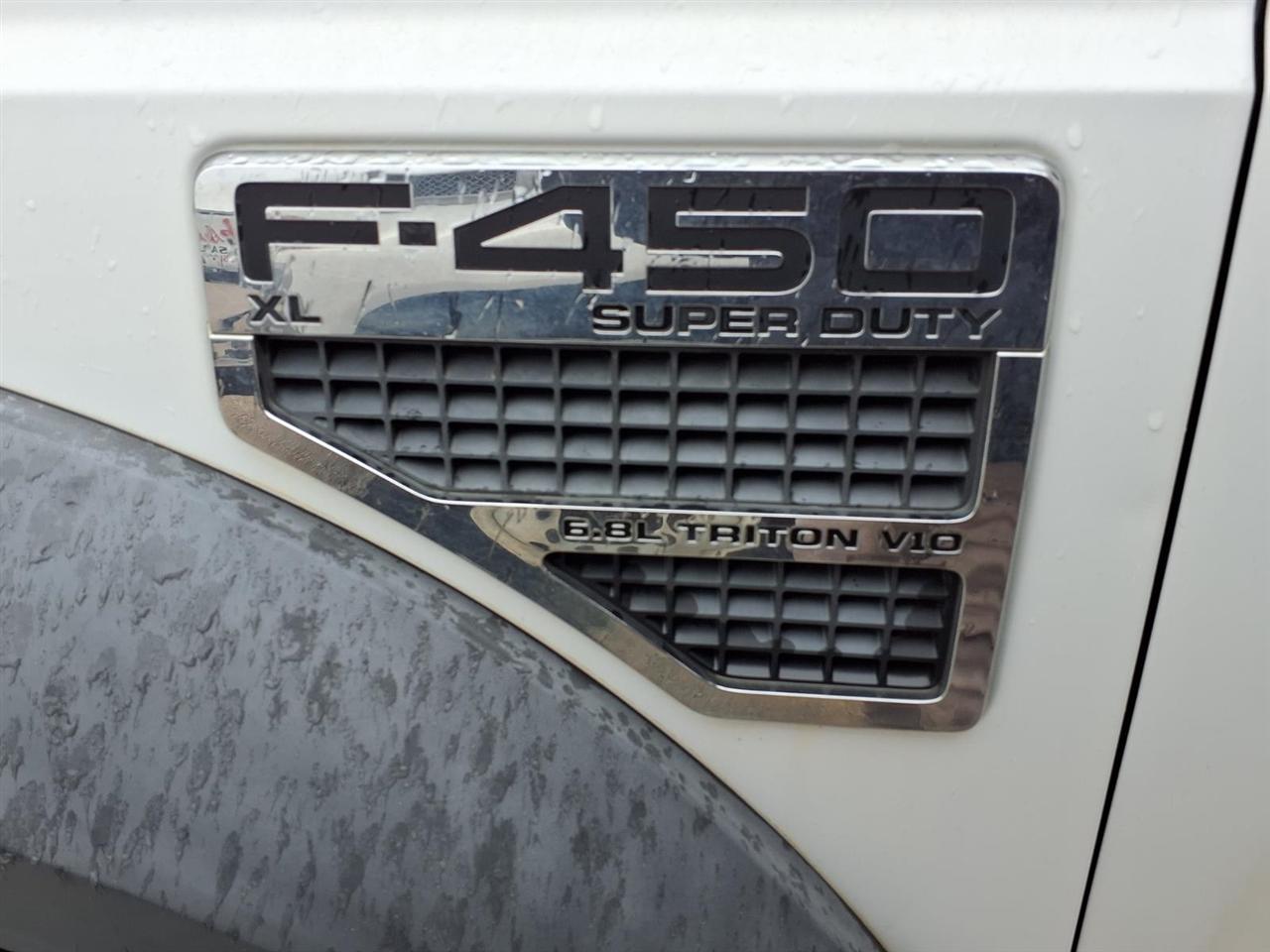 Ford Super Duty F-450 DRW 2WD Reg Cab 141" WB 60" CA XLT 2008