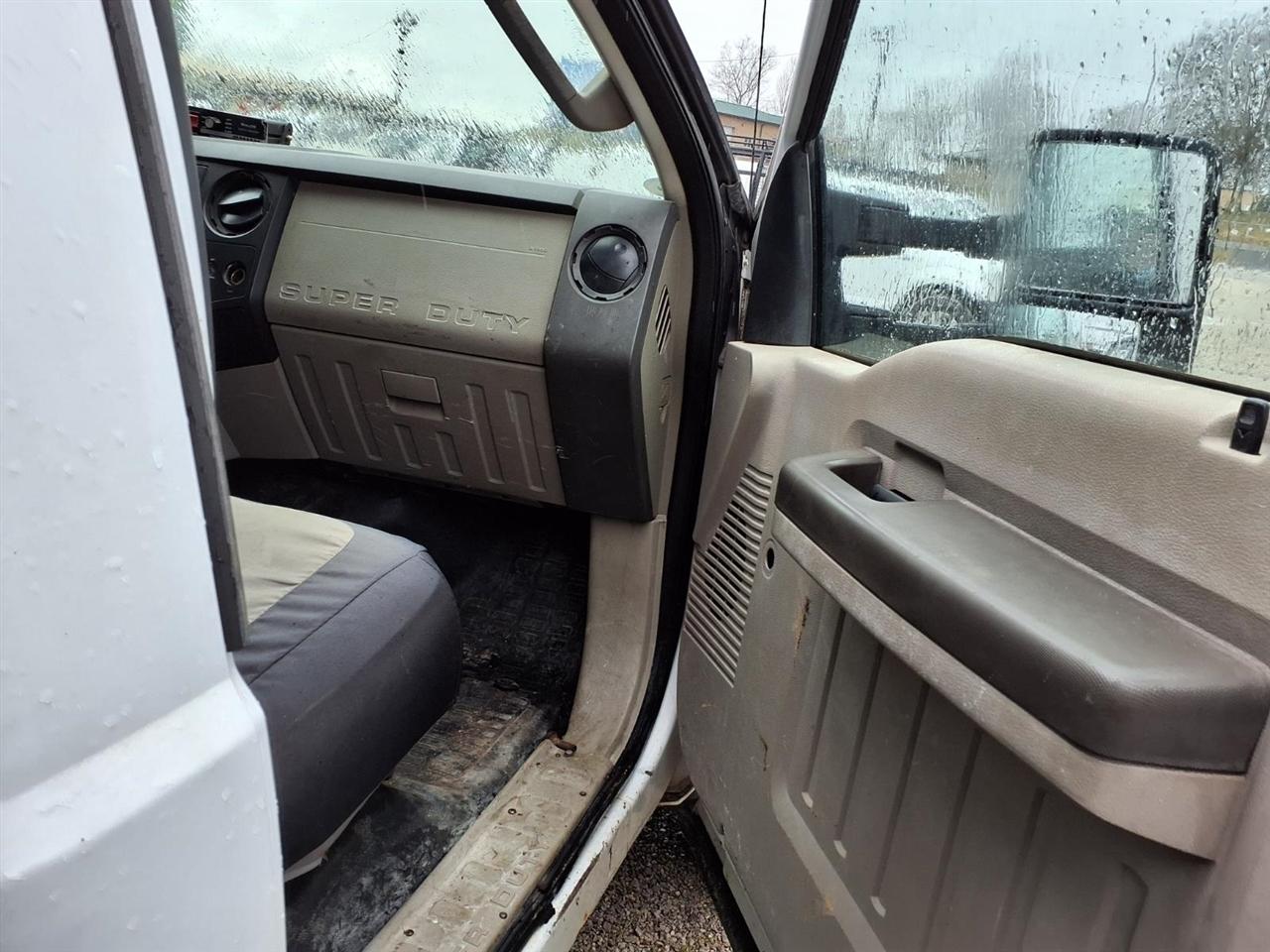 Ford Super Duty F-450 DRW 2WD Reg Cab 141" WB 60" CA XLT 2008