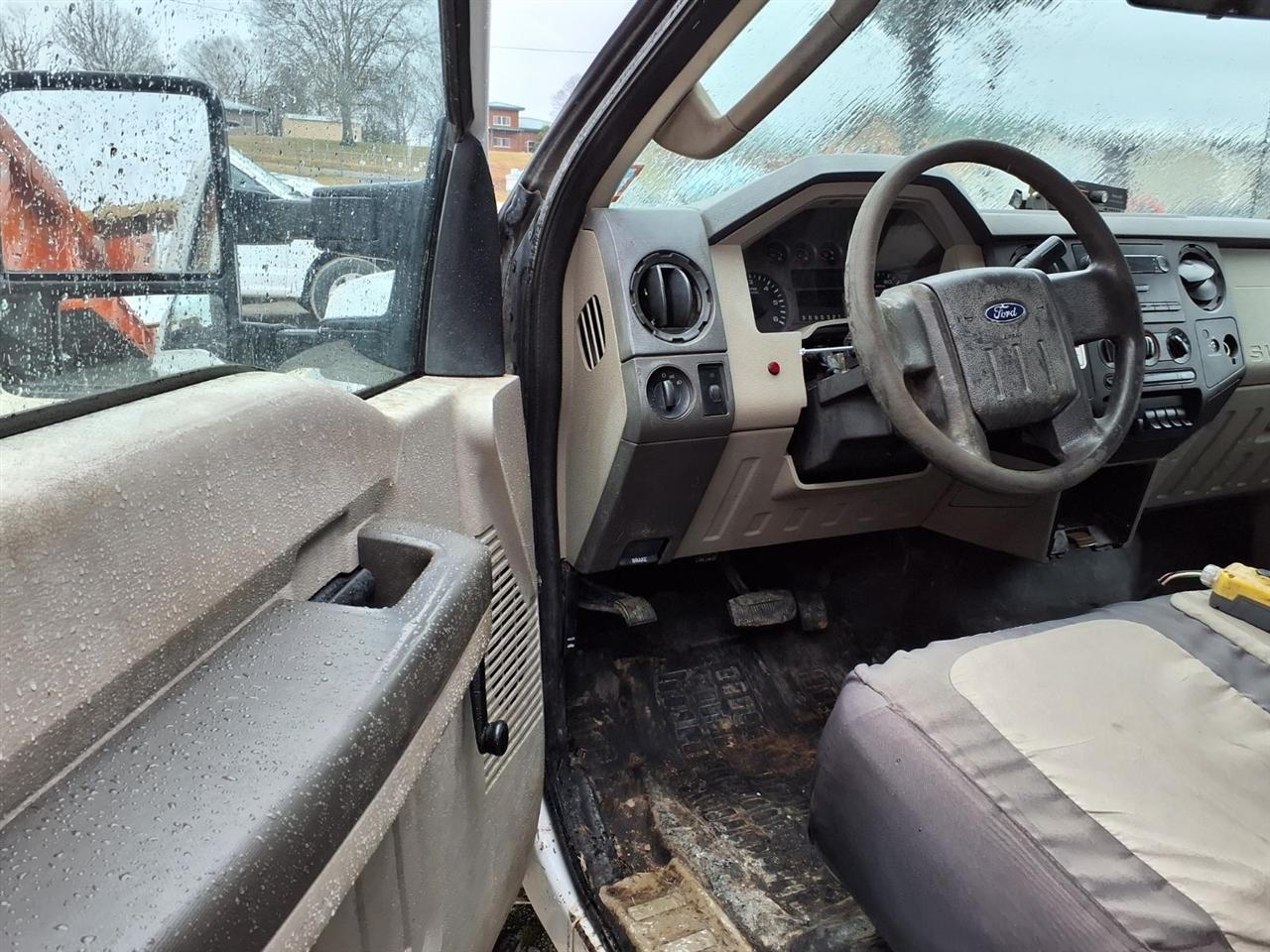 Ford Super Duty F-450 DRW 2WD Reg Cab 141" WB 60" CA XLT 2008