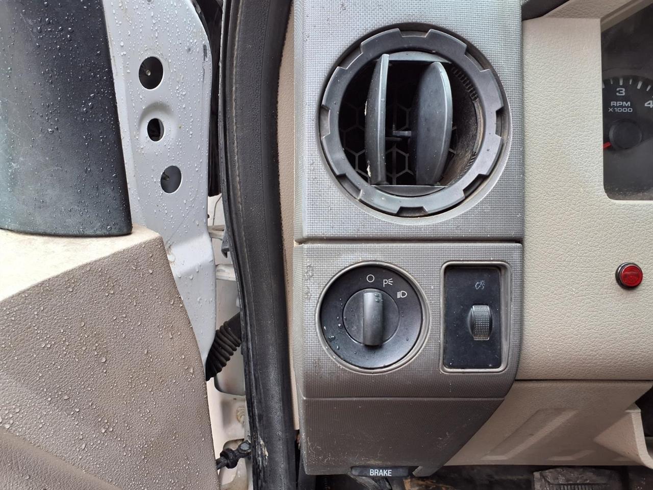 Ford Super Duty F-450 DRW 2WD Reg Cab 141" WB 60" CA XLT 2008