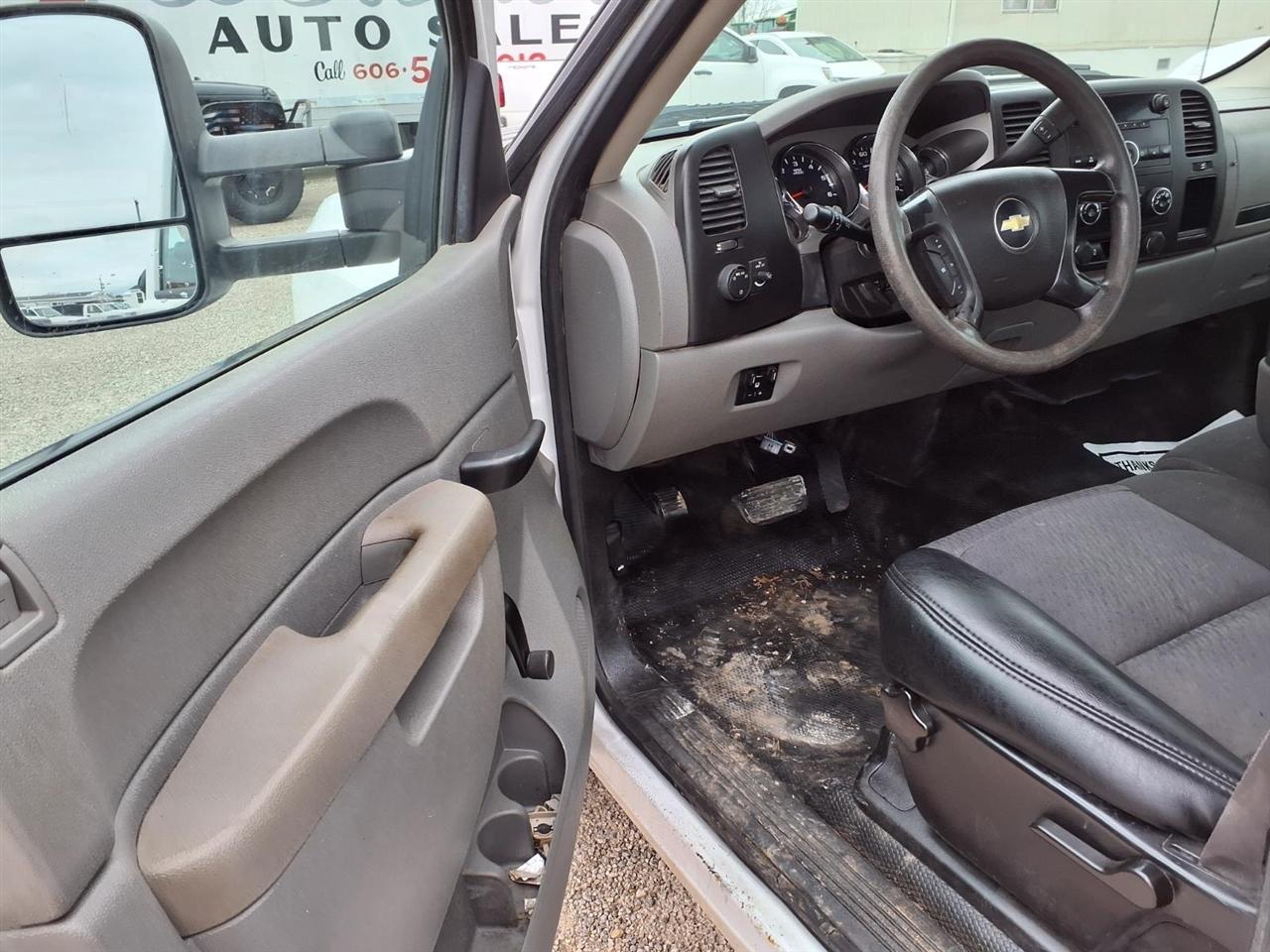 Chevrolet Silverado 2500HD 2WD Reg Cab 133.7" Work Truck 2014