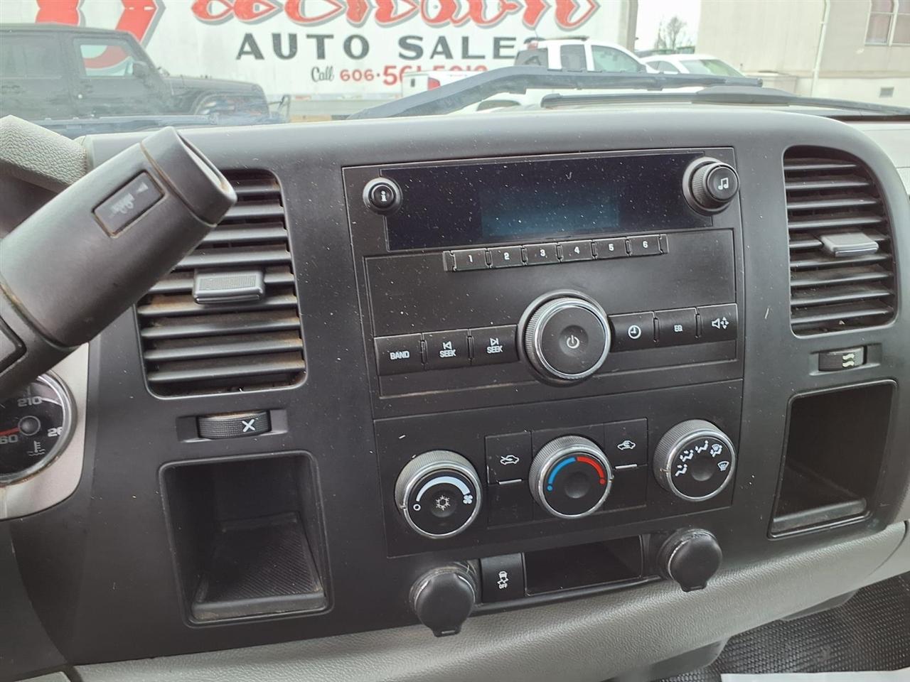 Chevrolet Silverado 2500HD 2WD Reg Cab 133.7" Work Truck 2014