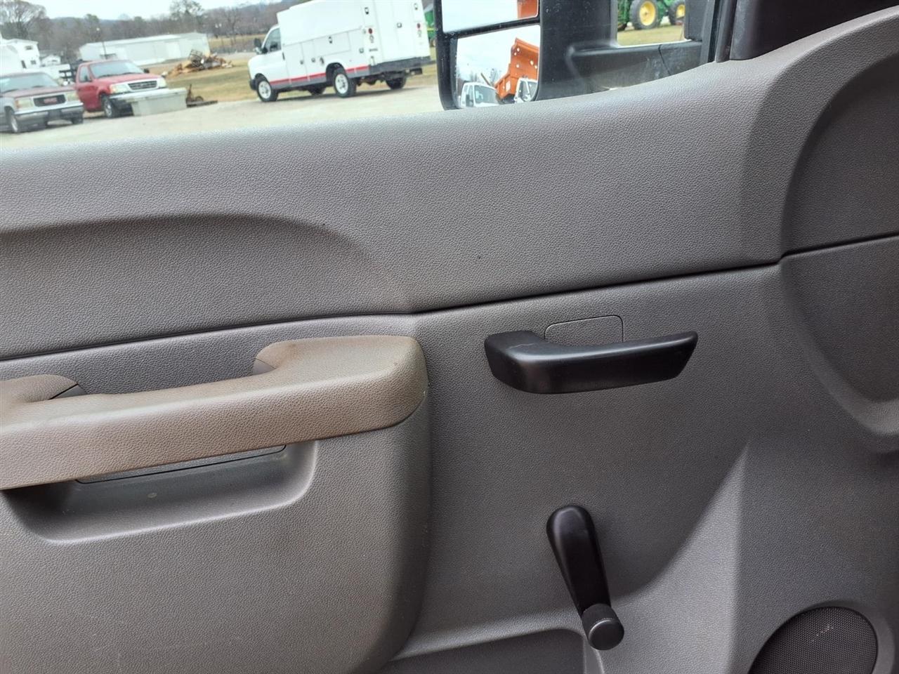 Chevrolet Silverado 2500HD 2WD Reg Cab 133.7" Work Truck 2014