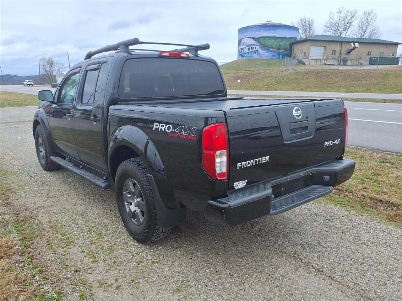 Nissan Frontier 4WD Crew Cab SWB Auto PRO-4X 2010